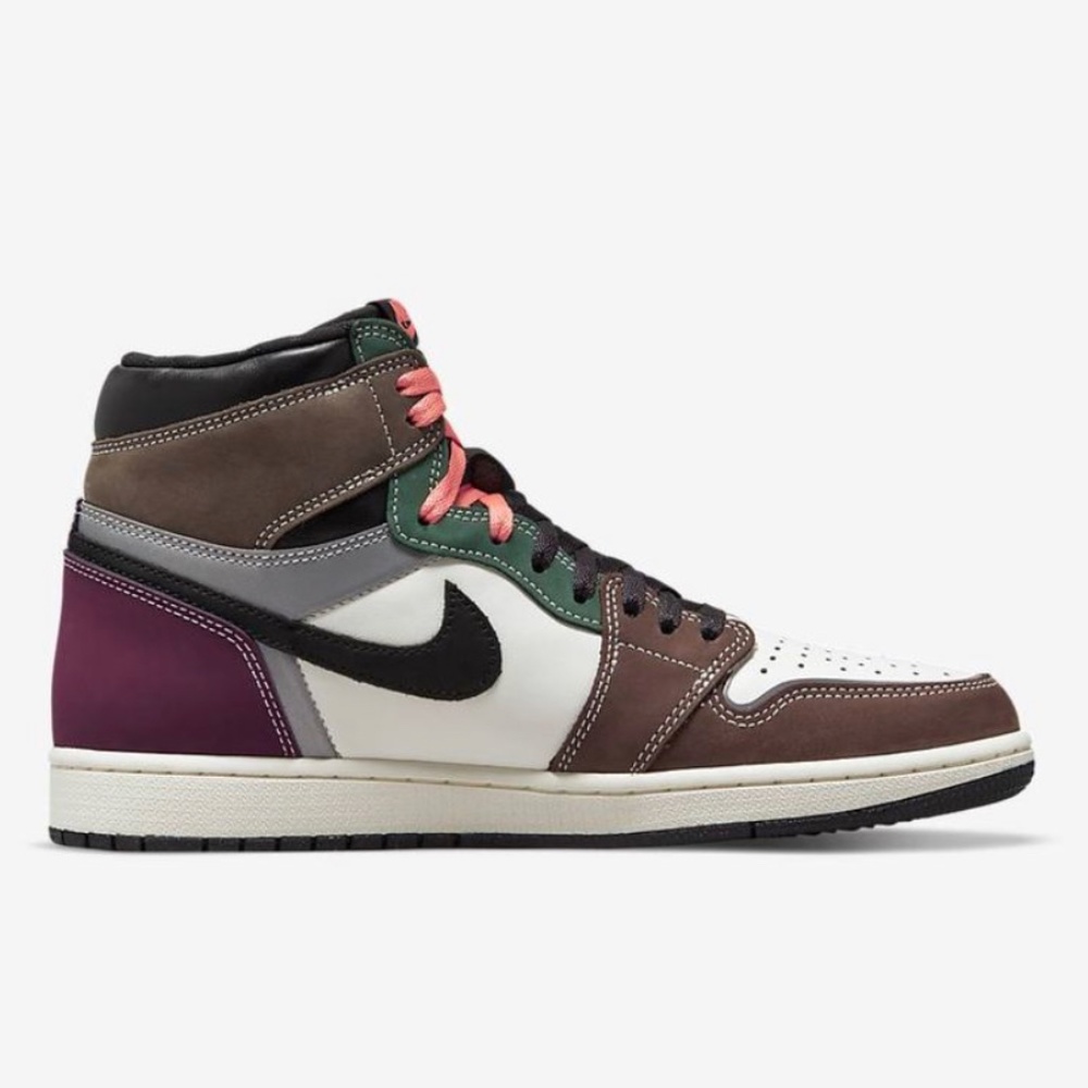 The Air Jordan 1 Retro High OG - Picture 2 of 6